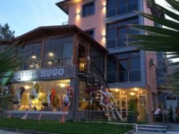 ©Hotel Hugo Altinoluk Aussenansicht in der Daemmerung